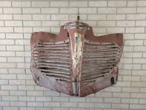 lot 520 image: Vintage Chrysler Grill Wall Hanger - Approx. 41 x 29 - NO SHIPPING