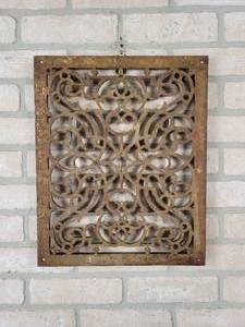 lot 525 image: Antique Ornate Cast Iron Heat Vent Grate - Approx. 16.5 x 13.5