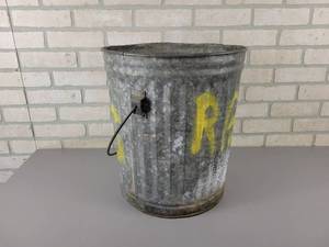 lot 540 image: Vintage 12 Gallon Galvanized Trach Can - NO SHIPPING