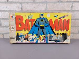 lot 542 image: 1966 BATMAN Milton-Bradley Board Game