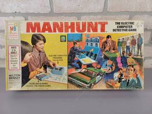 lot 546 image: 1972 MANHUNT Milton-Bradley Board Game - The Electric Computer Detective Game