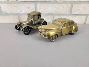 lot 553 image: (2) Vintage Banthrico Coin Banks - FORD Model T & Lincoln Continental