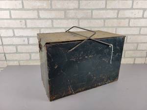 lot 558 image: Vintage Porch Milk Cooler - Approx. 18.5 x 12 x 10 - NO SHIPPING