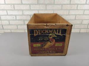 lot 559 image: Vintage DUCKWALL Wood Crate - Hood River Apples - Hood River, Oregon - NO SHIPPING