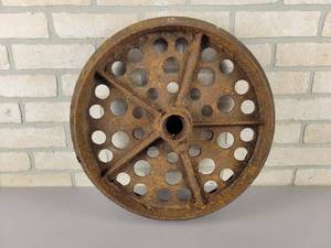 lot 566 image: Unique Antique Cast Iron Wheel - Approx. 18 x 3 - NO SHIPPING