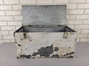 lot 570 image: Vintage Porch Milk Cooler - Approx. 21.5 x 11 x 10 - NO SHIPPING