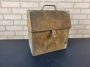 lot 768 image: Antique Galvanized Painters Box - has 10 Clips in side to store Paint Brushes - NO SHIPPING