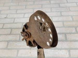 lot 926 image: Antique MIDGET Garden Planter - Has Settings for Peas, Onions, Beets, Parsnips, Radishes and Lettuce - NO SHIPPING