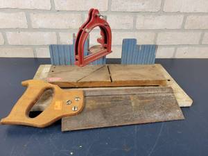 lot 986 image: Vintage HWI Miter Box and Saw