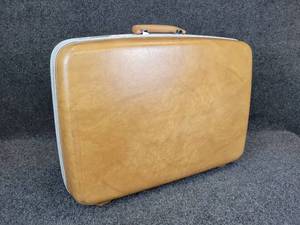lot 601 image: Vintage Light Brown Samsonite Suitcase - Approx. 23 x 16 x 7