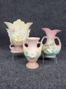 lot 625 image: Lot of (3) Vintage Hull Pottery Vases - Tallest measures 9