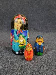 lot 639 image: Snow White-Themed Nesting Dolls - Tallest measures 6 tall