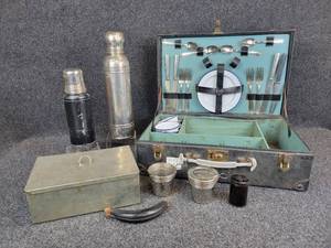 lot 645 image: Vintage CampingPicnic Set in Case - Measures 19 x 12 x 6