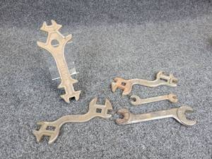 lot 650 image: Lot of (5) Antique International Harvester Wrenches