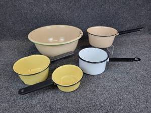 lot 656 image: Lot of Enamelware - (1) Bowl, (4) Saucepans - Bowl Measures 12 diameter