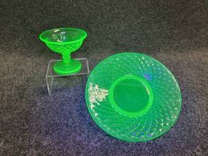 lot 664 image: Uranium Glass Sorbet Dish and Salad Plate - Plate is Approx. 8 diameter
