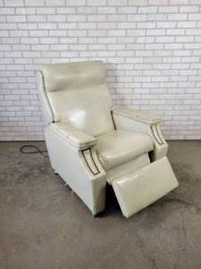 lot 509 image: Vintage Vinyl Massage  Vibrating Reclining Chair - WORKS - NO SHIPPING