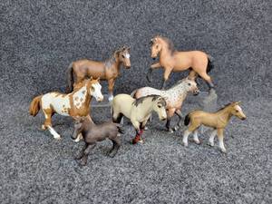 lot 725 image: Lot of (7) Schleich Horses and Foals