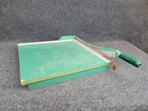 lot 735 image: Paper Cutter - NO SHIPPING