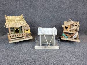 lot 738 image: Lot of Bird Houses and Feeder