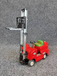 lot 745 image: Vintage Masudaya S-1002 Tin Litho Forklift (Made in Japan)