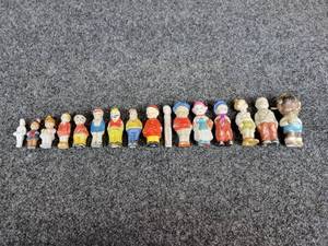 lot 752 image: Lot of (16) Antique Japanese Bisque Penny DollsFves