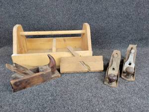 lot 770 image: Homemade Toolbox with (4) Vintage Wood Planes