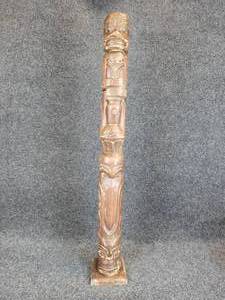 lot 791 image: Carved Wood Totem