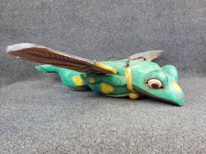 lot 807 image: LARGE Carved Wood Hanging Flying Frog