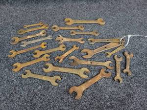 lot 818 image: Lot of 20 Wrenches - Vanadium, Craftsman, and Many Unmarked