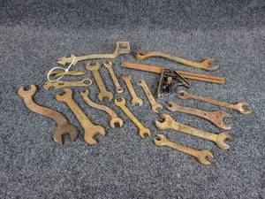 lot 819 image: Lot of Antique Tools