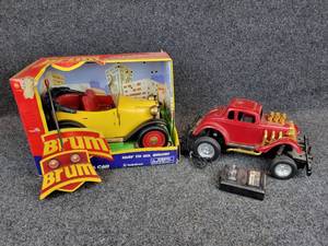 lot 820 image: Pair of Remote Controlled Cars