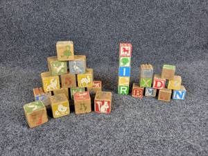 lot 823 image: Lot of Vintage Childrens Blocks - 28 total