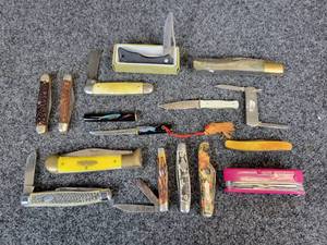 lot 825 image: Lot of (15) Pocket Knives - Modern & Vintage