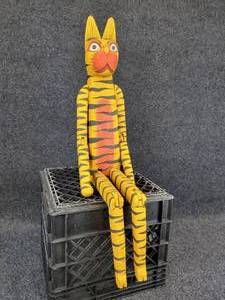 lot 868 image: Carved Wood Jointed Shelf Sitting Cat