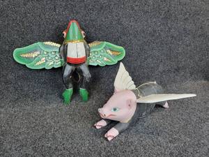 lot 878 image: Carved Wood Flying Dapper Pig and Frog