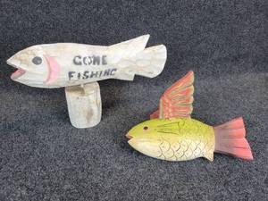lot 879 image: Carved Wood Fish - Gone Fishing with Flying Fish