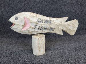 lot 884 image: Carved Wood Fish - Gone Fishing with Flying Fish