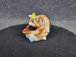 lot 897 image: 1940s Ceramic Ashtray - Man with a Bee on his Nose, Made in Occupied Japan