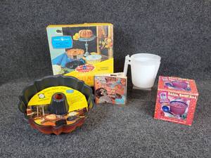 lot 910 image: NEW Old Stock Bundt Cake Pan, Measuring Cups, and Salsa Bowl Set