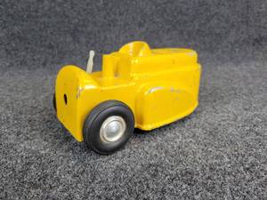 lot 918 image: Vintage Scientific Toys Little Giant Lift Truck - Body Only
