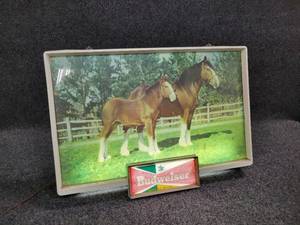lot 934 image: Vintage Budweiser Lighted Sign with Clydesdales - WORKS