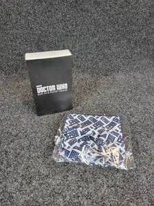 lot 945 image: Doctor Who TARDIS Bow Tie & Pocket Square