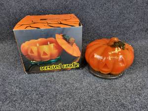 lot 950 image: Brand New Jack o Lantern Pumpkin Candle - Vanilla Scented
