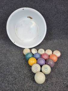 lot 951 image: Vintage Plastic Pool Balls and Large Enamelware Bowl
