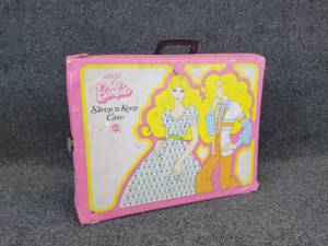 lot 952 image: Vintage World of Barbie Sleep n Keep Case with a BUNCH of Vintage Clothes, Accessories, and Play Food