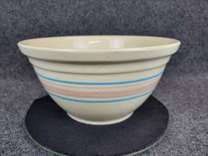 lot 987 image: Vintage McCoy Ovenware #12 Mixing Bowl