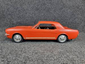 lot 996 image: Vintage Wen-Mac 1966 Ford Mustang Battery Operated Car