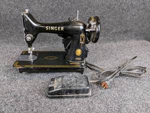 lot 743 image: Vintage Singer Electric Sewing Machine - Serial Number FJ920474 - NO SHIPPING