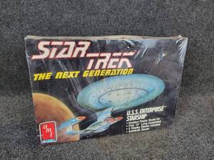 lot 544 image: STAR TREK amt U.S.S. Enterprise Plastic Model - Sealed